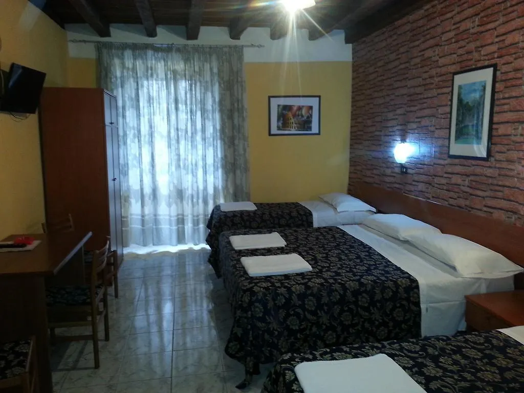 Roxena House Hotel Rome Italy